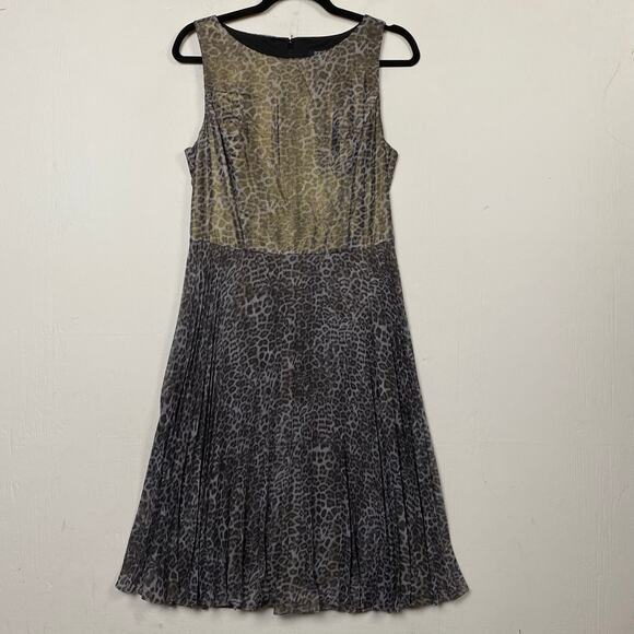 Roz & Ali Dresses & Skirts - Roz & Ali Metallic Gray Leopard Print Sleeveless Dress Size 8 NWT